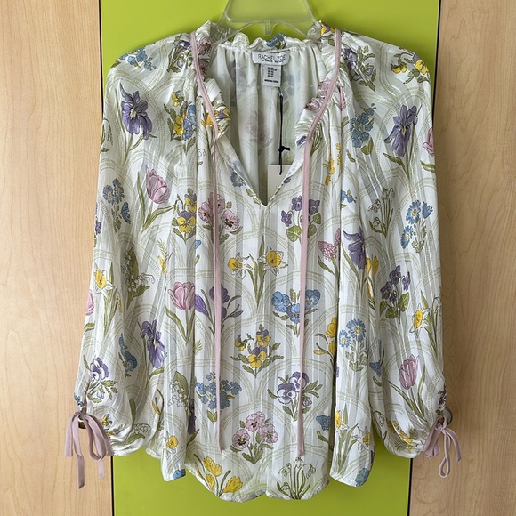 ‼️SOLD‼️Gorgeous Floral Blouse - Picture 1 of 14